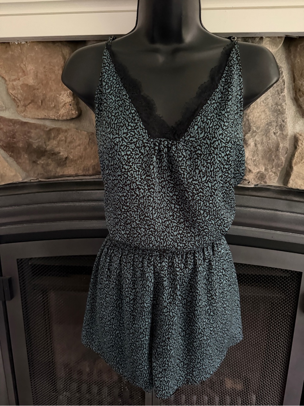 Lace-Trim V-Neck pyjamas  in Teal Print